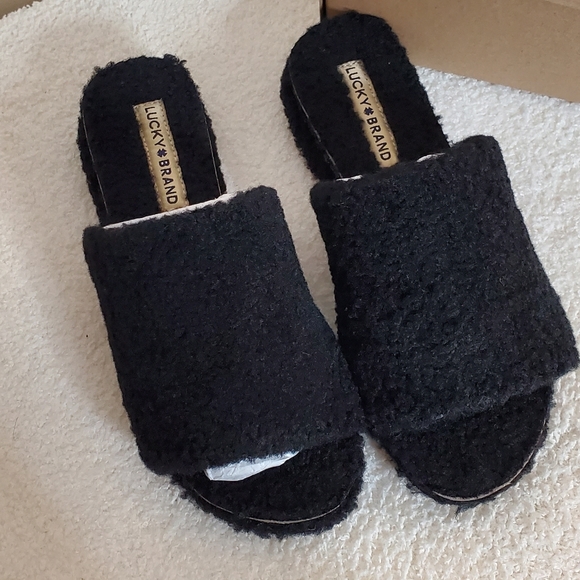 #2 Lucky Brand Gadini Black Faux Fur Open Toe Fleece Slippers - Picture 3 of 7